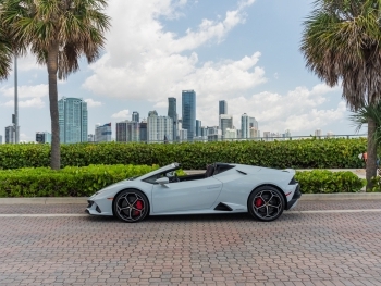 Huracán EVO Spyder rental image
