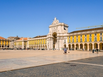 João Cotrim de Figueiredo: Uma Jornada de Líder Empresarial a Esperança Presidencial para um Portugal Moderno image